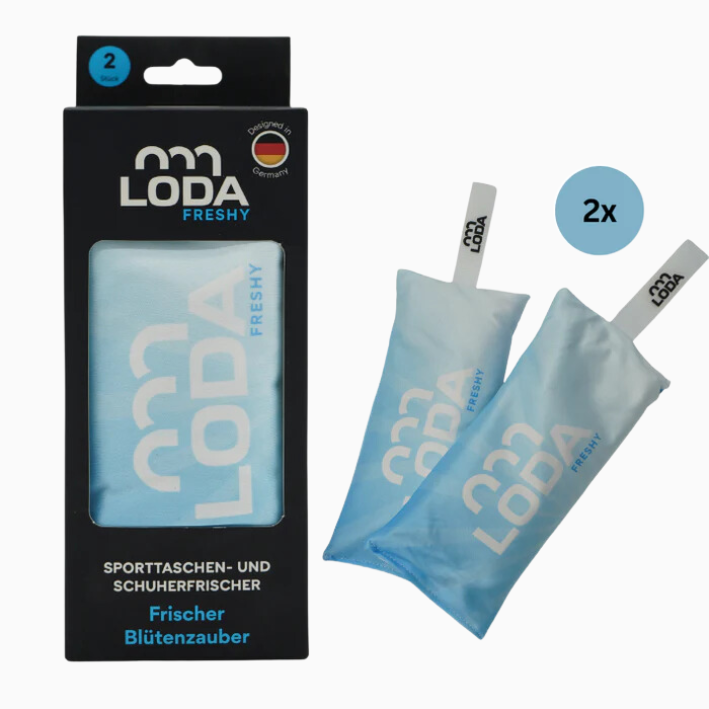Das LODA sports freshy (2x Duftkissen) Set in Frischer Blütenzauber Duft hält Schuhe oder Ihre Sporttasche angenehm frisch, mit zwei blauen Duftkissen in attraktiver Verpackung.