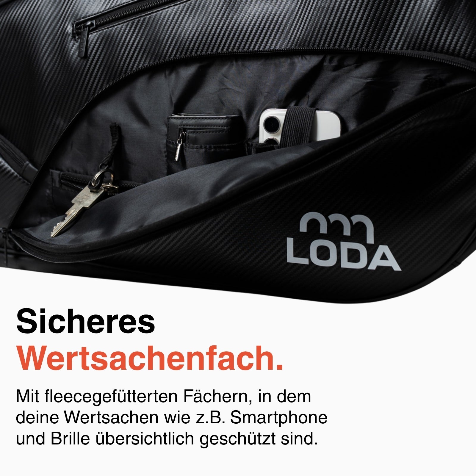Der LODA Racket Pro von LODA sports hat eine offene Reißverschlusstasche, in der Handy, Stift und Brille in mit Fleece gefütterten Fächern untergebracht sind, sowie eine Rucksackfunktion zum einfachen Tragen.