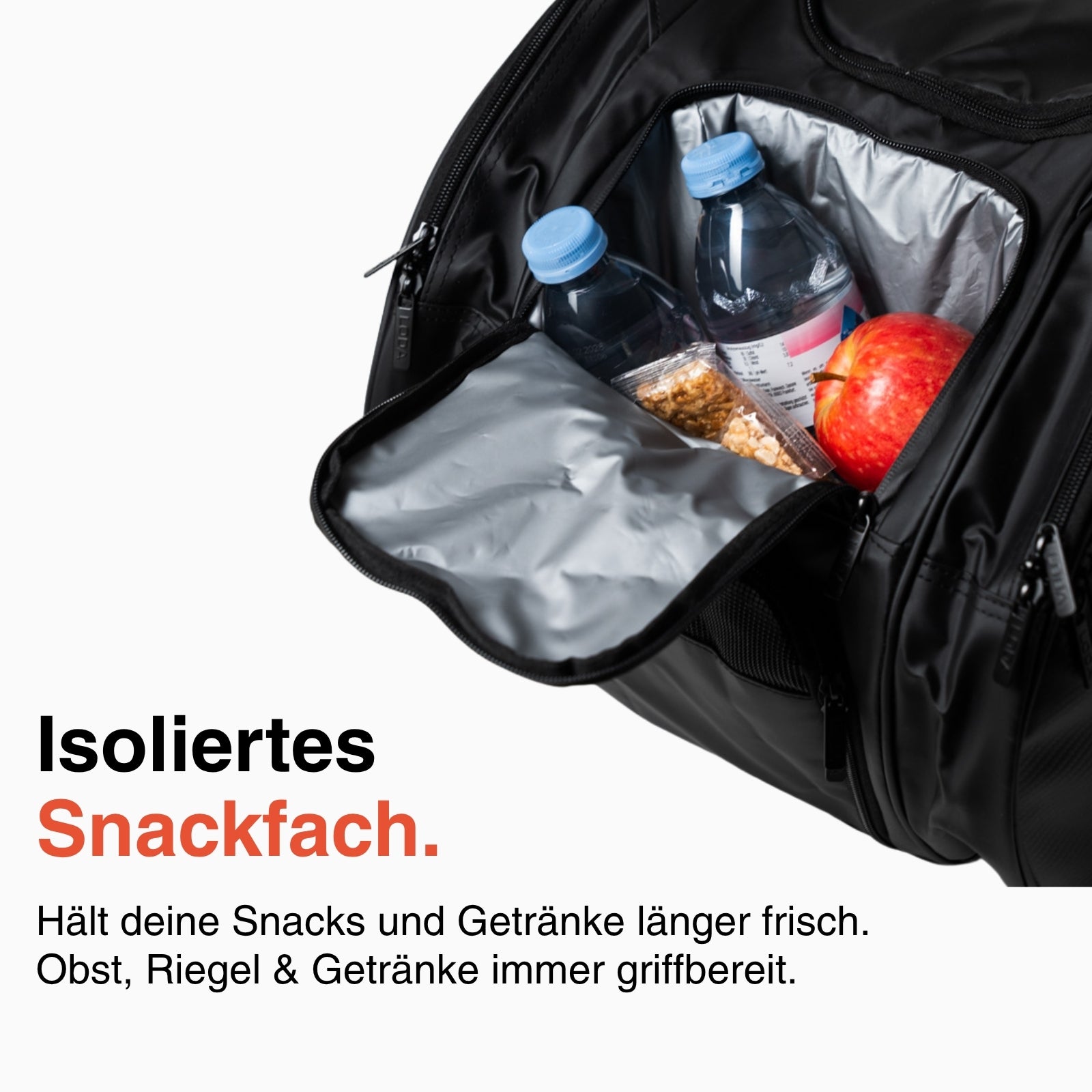 Offene, isolierte Tasche der LODA Racket Pro von LODA sports, in der zwei Wasserflaschen, ein Müsliriegel und ein Apfel Platz finden - ideal als Tennistasche mit Rucksackfunktion für all deine Spielutensilien.